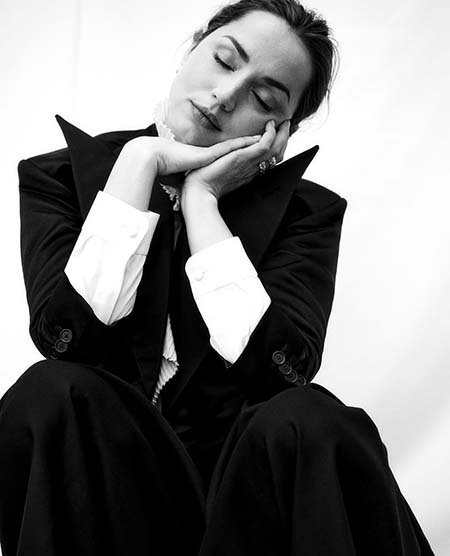 آنا د آرماس, زندگی نامه آنا د آرماس