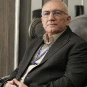 بهای بلیط هواپیما همین الان هم پایین است| ماهانه فقط ۶۰۰ میلیارد تومان حقوق پرسنل می دهیم