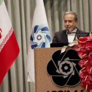 جنگ امروز در عرصه اقتصاد است؛ باید موانع داخلی را حل کنیم