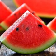 حکمت نماد شدن هندوانه و انار برای شب یلدا در طب سنتی است/ مصلح انار و هندوانه