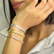 دستبند طلا کشی: انعطاف طلایی، زیبایی ابدی