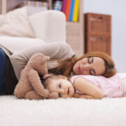 دیدگاه طب سنتی درباره دلیل کم خوابی و پرخوابی/  برای یک خواب خوب، این نواحی را با روغن ماساژ دهید