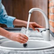 صرفه‌جویی در مصرف آب فقط با شعار ممکن نیست/ زمان حمایت دولت از فناوری کاهش‌دهنده تقاضای آب خانگی فرارسیده