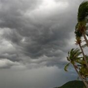 طوفان از غرب هرمزگان در حال ورود است؛ مردم آماده باشند