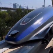 قطار مغناطیسی چین با سرعت ۶۰۰ کیلومتر در ساعت بالاخره حرکت کرد!