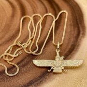 مدل گردنبند فروهر: نمادی از جاودانگی و خرد ایرانی