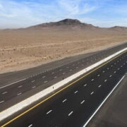 مدیرعامل شرکت ساخت و توسعه زیربناهای حمل‌ونقل کشور:
                ۱۲ کیلومتر نخست آزادراه کنارگذر شهید سلیمانی قم تا پایان سال تکمیل می‌شود