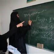 الفبای امید؛ روایت مبارزه جهادی معلمی در دل روستاهای آبادان