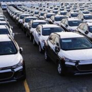 اولین محموله واردات خودرو شامل ۶ هزار دستگاه وارد بندر آپرین می‌شود