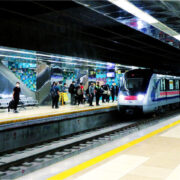 مترو فعلا در ایستگاه بازار تهران مسافرگیری ندارد