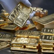 کشف ۱۷ قالب شمش طلای یک گیلوگرمی قاچاق در یک سمند