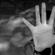 درخواست خانواده ملیکا درمورد رسانه‌ای شدن چهره متهم / روایت تلخ کشف جسد دختر جوان در بیابان