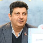 سمیع‌زاده: مراکز تخصصی شنا به چه حقی از مربیان به اجبار پول می‌گیرند؟‌