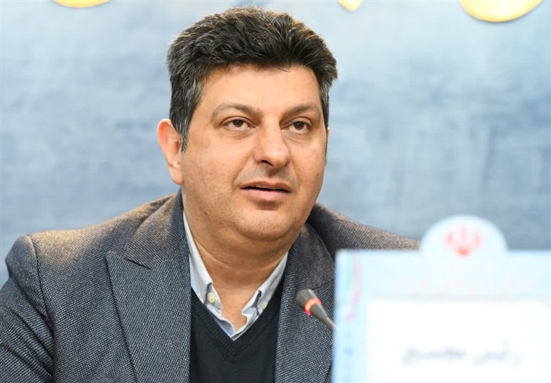 سمیع‌زاده: مراکز تخصصی شنا به چه حقی از مربیان به اجبار پول می‌گیرند؟‌