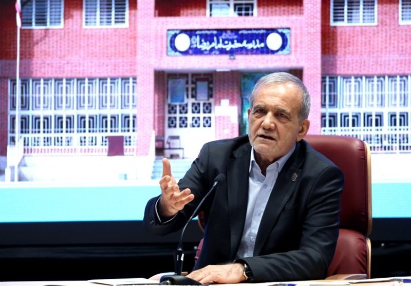 پزشکیان: 3 هزار کلاس درس ساختیم/ نگاهمان به بیرون از مرزها نیست