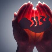 پیامدهای وحشتناک سقط جنین؛ از خونریزی و نابارور‌ی تا مرگ مادر!