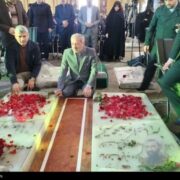 گلباران مزار شهیدان رجایی و باهنر با حضور وزیر آموزش‌وپرورش