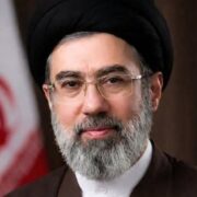 آیت‌الله مجتبی خامنه‌ای ‌از بینش عمیق سیاسی و دینی‌ برخوردارند