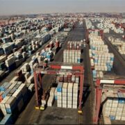 انتقال 6 میلیون تن کالای اساسی از بنادر به استان‌ها در ایام جنگ رمضان