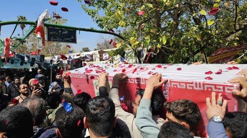 بدرقه اشک و حماسه؛ شیراز میزبان تشییع شهدای حمله دشمن + تصاویر اخبار شیراز , اخبار استان فارس ,