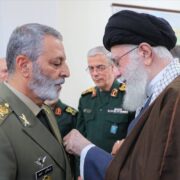 بیعت خانواده شهید سپهبد سیدعبدالرحیم موسوی با آیت‌الله خامنه‌ای