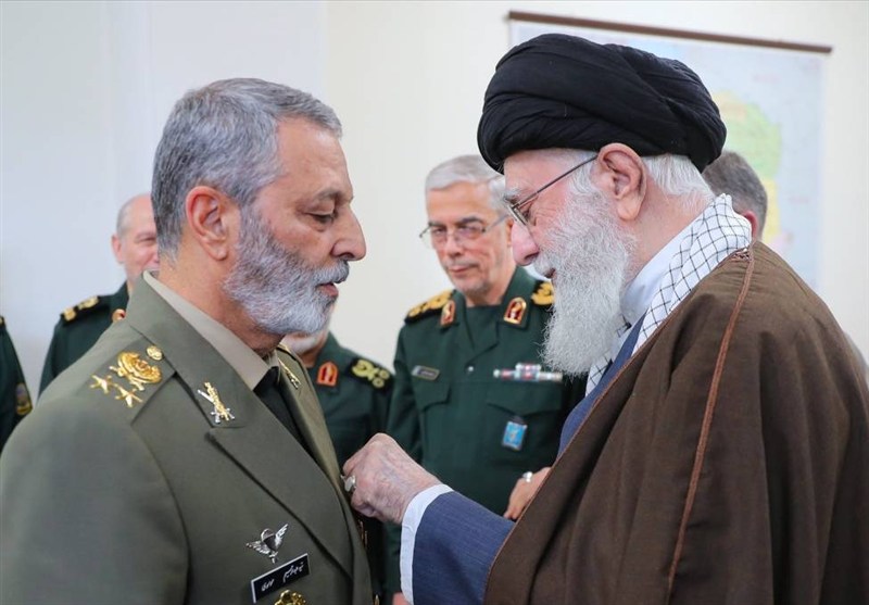 بیعت خانواده شهید سپهبد سیدعبدالرحیم موسوی با آیت‌الله خامنه‌ای