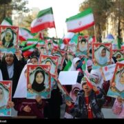 تجمع عظیم دانش آموزان کرمانی مقابل دفتر کمیساریای سازمان ملل