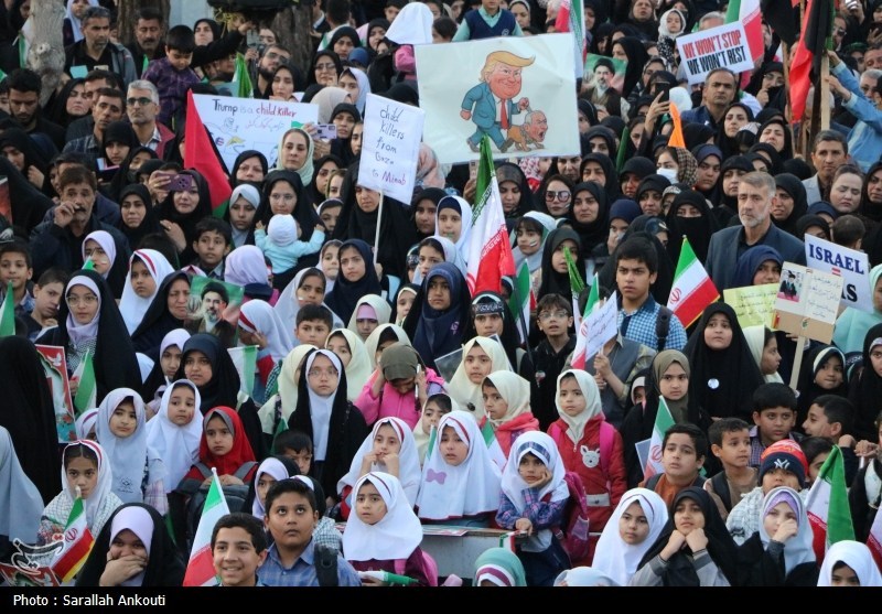 تجمع عظیم دانش آموزان کرمانی مقابل دفتر کمیساریای سازمان ملل استان کرمان , اخبار استان کرمان , سازمان ملل متحد , دانش آموزان , مدرسه , جنگ , آمریکا ,