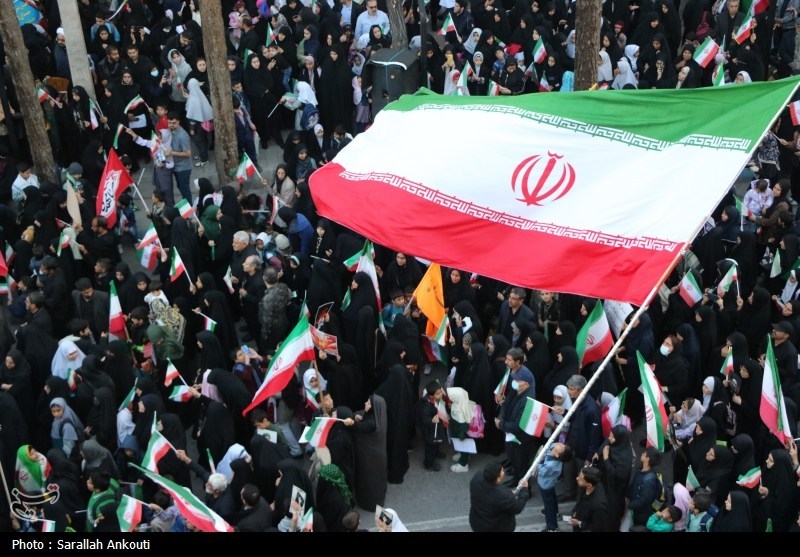 تجمع عظیم دانش آموزان کرمانی مقابل دفتر کمیساریای سازمان ملل استان کرمان , اخبار استان کرمان , سازمان ملل متحد , دانش آموزان , مدرسه , جنگ , آمریکا ,