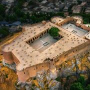 حمله موشکی اسرائیل به فلک‌الافلاک/ عرصه قلعه آسیب دید