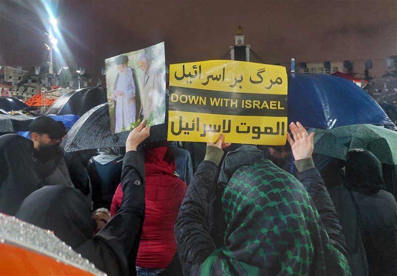 دریای اشک و وفاداری زیر باران؛ عزاداری حماسی گیلانیان برای رهبر شهید