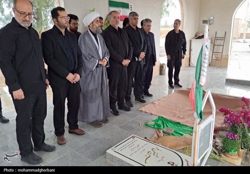 دیدار استاندار خراسان جنوبی با مادر شهیدان ثقفیفر+عکس اخبار استان خراسان جنوبی , استاندار خراسان جنوبی ,