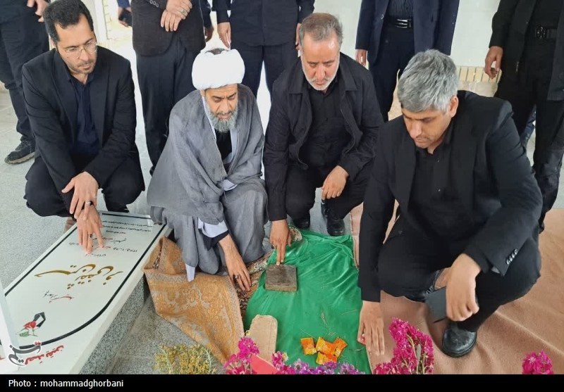 دیدار استاندار خراسان جنوبی با مادر شهیدان ثقفیفر+عکس اخبار استان خراسان جنوبی , استاندار خراسان جنوبی ,