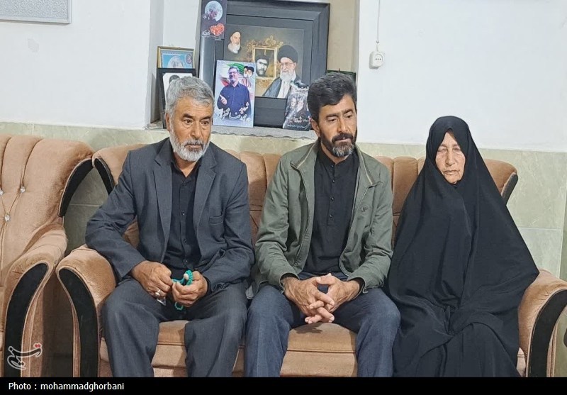 دیدار استاندار خراسان جنوبی با مادر شهیدان ثقفیفر+عکس اخبار استان خراسان جنوبی , استاندار خراسان جنوبی ,