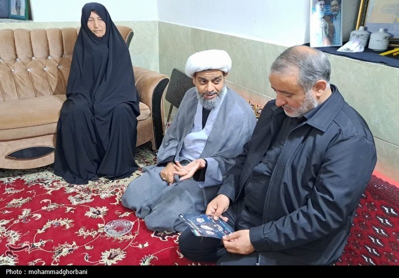 دیدار استاندار خراسان جنوبی با مادر شهیدان ثقفیفر+عکس اخبار استان خراسان جنوبی , استاندار خراسان جنوبی ,