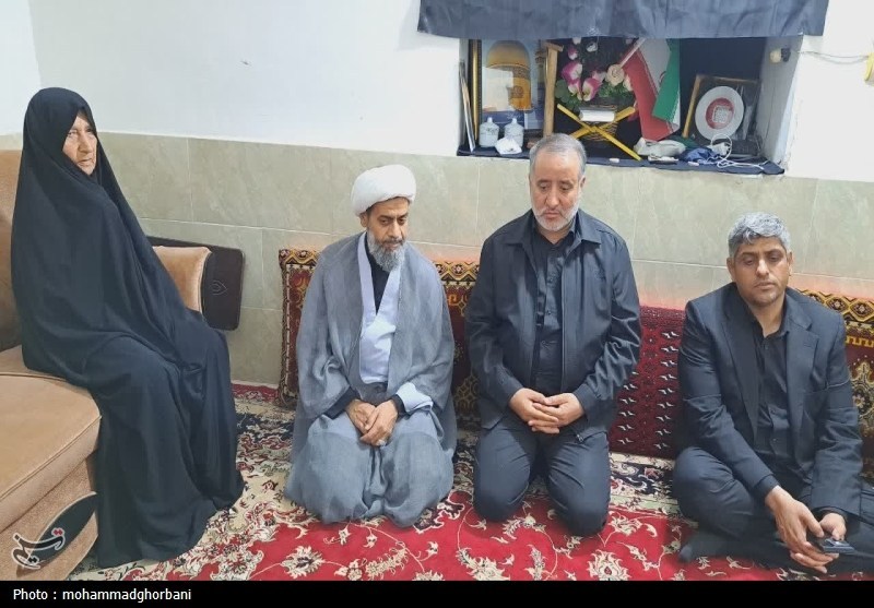 دیدار استاندار خراسان جنوبی با مادر شهیدان ثقفیفر+عکس اخبار استان خراسان جنوبی , استاندار خراسان جنوبی ,