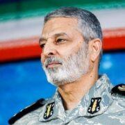 پیکر شهید سپهبد موسوی در حرم حضرت معصومه(س) به خاک سپرده می‌شود