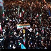 یاسوج به خروش آمد؛ مردم با تشییع 2 شهید فریاد بیعت سر دادند+تصاویر