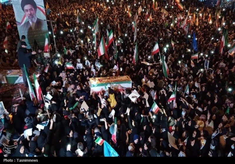 یاسوج به خروش آمد؛ مردم با تشییع 2 شهید فریاد بیعت سر دادند+تصاویر