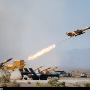 آماده‌سازی و شلیک پهپاد ایرانی به سمت دشمن آمریکایی ـ صهیونی