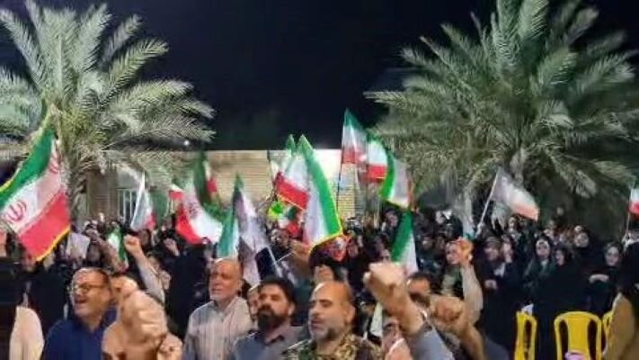 اجتماع باشکوه مردم انقلابی و مراسم یادبود ۲ شهید اقتدار در آبدان