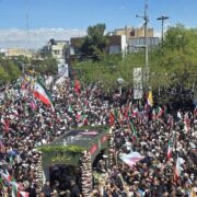 تشییع باشکوه فرزند ایران؛ طو‌اف پیکر شهید ‌موسوی در حرم کریمه اهل بیت