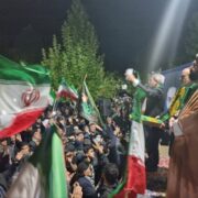 جشن زندگی در کنار حماسه مردمی؛ عروس و داماد در تجمع فاضل‌آباد