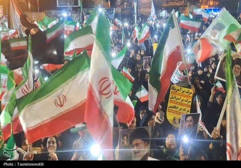 حضور خروشان مردم کهگیلویه در حمایت از انقلاب در شب سی و سوم+تصاویر اخبار استان کهگیلویه و بویراحمد , اخبار کهگیلویه , انقلاب اسلامی ,