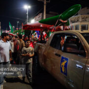 حضور عروس و داماد آستانه‌ای در پنجاه و سومین اجتماع شبانه