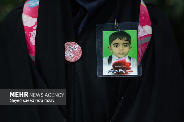 خانواده شهدای میناب مهمان مشهدالرضا شدند