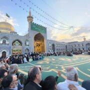 رونمایی از ابرپرچم نقشه ایران در حرم رضوی