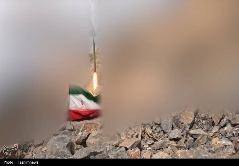 شلیک موشک سپاه در موج 96به یاد شهید مهینا حسن‌زاده