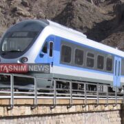 عبور از بحران با ریل‌باس ایرانی؛ قطار شهری میانه-تبریز روی ریل افتاد