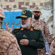 فرمانده نیروی زمینی سپاه: ایران را زندان و باتلاق متجاوزان می‌کنیم